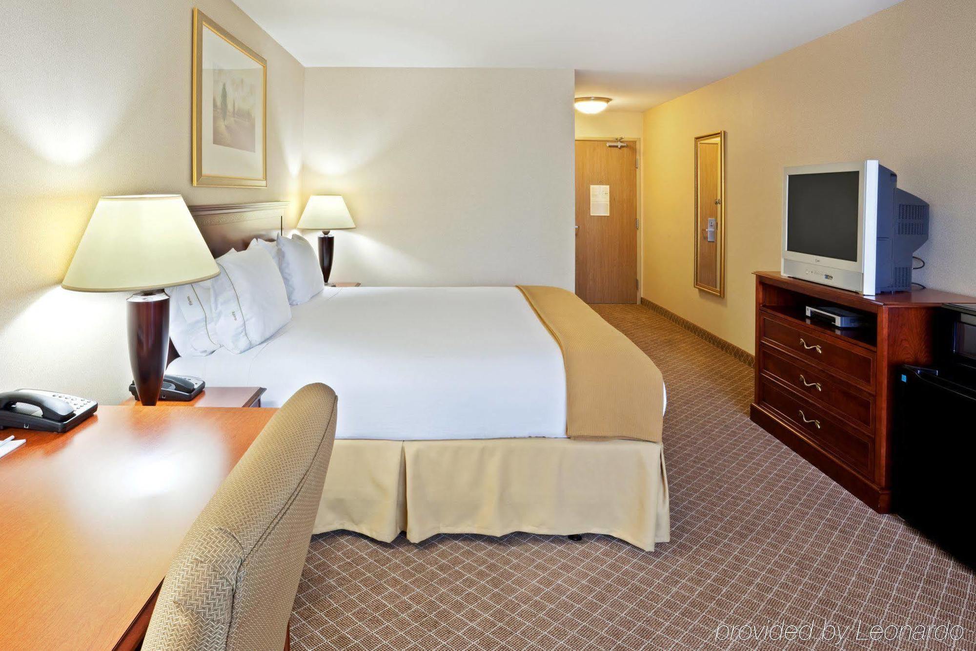 Holiday Inn Express & Suites Lacey - Olympia By Ihg Стая снимка