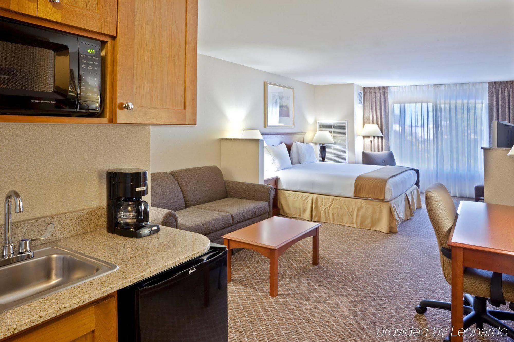 Holiday Inn Express & Suites Lacey - Olympia By Ihg Стая снимка