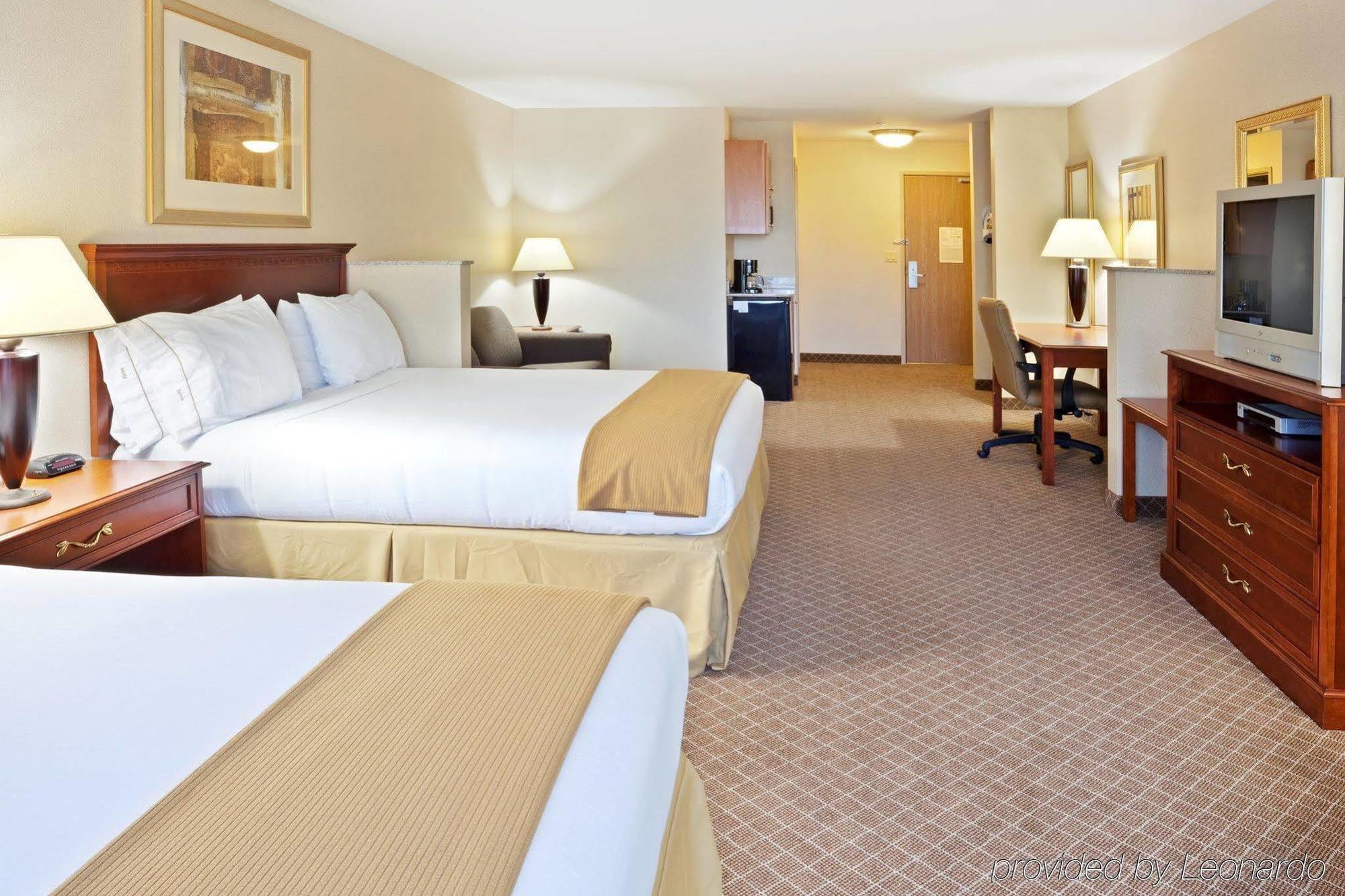Holiday Inn Express & Suites Lacey - Olympia By Ihg Стая снимка
