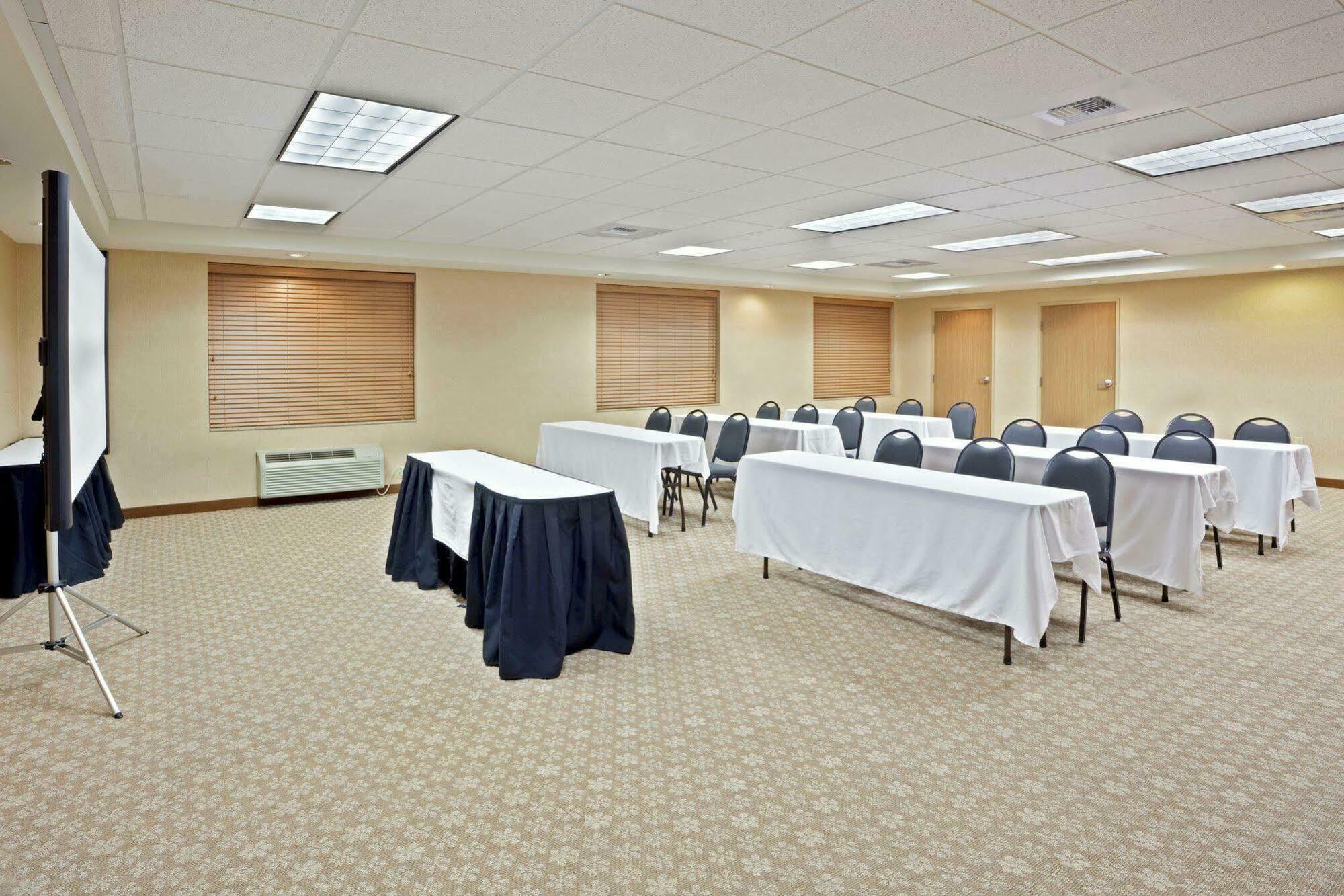 Holiday Inn Express & Suites Lacey - Olympia By Ihg Екстериор снимка